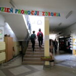 Akcja rejestracji potencjalnych dawców szpiku kostnego i Tydzień Promocji Zdrowia w IV LO / Marzena Mąkosa / Radio Kielce