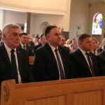 Spotkanie mieszkańców z wiceministrem obrony narodowej. Andrzej Bętkowski - wicewojewoda świętokrzyski, Marek Kwitek - poseł PiS, Wojciech Skurkiewicz - wiceminister Obrony Narodowej i Krzysztof Lipiec - poseł PiS / Marzena Mąkosa / Radio Kielce