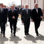 Spotkanie mieszkańców z wiceministrem obrony narodowej. Wojciech Skurkiewicz - wiceminister Obrony Narodowej, Krzysztof Lipiec - poseł PiS, Jarosław Rusiecki - senator RP / Marzena Mąkosa / Radio Kielce