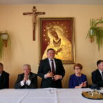 Spotkanie mieszkańców z wiceministrem obrony narodowej. Jarosław Rusiecki - senator RP, Krzysztof Lipiec - poseł PiS, Wojciech Skurkiewicz - wiceminister Obrony Narodowej, Maria Zuba - poseł PiS, Marek Kwitek - poseł PiS / Marzena Mąkosa / Radio Kielce