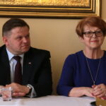 Spotkanie mieszkańców z wiceministrem obrony narodowej. Wojciech Skurkiewicz - wiceminister Obrony Narodowej, Maria Zuba - poseł PiS / Marzena Mąkosa / Radio Kielce