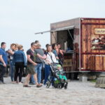 Turyści na Świętym Krzyżu / Marzena Mąkosa / Radio Kielce