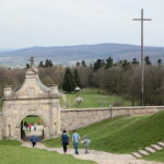 Turyści na Świętym Krzyżu / Marzena Mąkosa / Radio Kielce