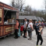 Turyści na Świętym Krzyżu / Marzena Mąkosa / Radio Kielce