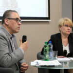 Spotkanie z cyklu „Kłopoty z historią”. Przystanek Historia IPN w Kielcach. „Symbole (nie)pamięci? Wokół sporów o ulice i pomniki”. Spotkanie z dr. Maciejem Korkuciem. Na zdjęciu: Maciej Korkuć i Dorota Koczwańska-Kalita / Marzena Mąkosa / Radio Kielce