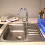 Oddanie do użytku mieszkań chronionych dla osób niepełnosprawnych. Kuchnia mieszkania chronionego  / Marzena Mąkosa / Radio Kielce