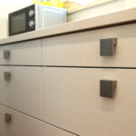 Oddanie do użytku mieszkań chronionych dla osób niepełnosprawnych. Kuchnia mieszkania chronionego  / Marzena Mąkosa / Radio Kielce