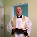 Oddanie do użytku mieszkań chronionych dla osób niepełnosprawnych. Ks. Krzysztof Banasik / Marzena Mąkosa / Radio Kielce