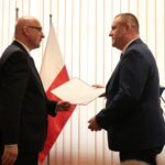 Minister Spraw Wewnętrznych i Administracji Joachim Brudziński wręczył samorządowcom warte ponad 30 milionów złotych promesy na dofinansowanie odbudowy infrastruktury drogowej zniszczonej przez kataklizmy / Marzena Mąkosa / Radio Kielce