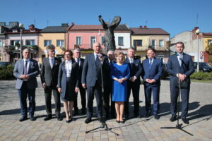 Minister Spraw Wewnętrznych i Administracji, Joachim Brudziński spotkał się z mieszkańcami Chmielnika / Marzena Mąkosa / Radio Kielce