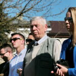 Minister Spraw Wewnętrznych i Administracji,  Joachim Brudziński spotkał się z mieszkańcami Chmielnika / Marzena Mąkosa / Radio Kielce