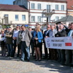 Minister Spraw Wewnętrznych i Administracji,  Joachim Brudziński spotkał się z mieszkańcami Chmielnika / Marzena Mąkosa / Radio Kielce