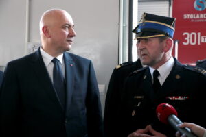 Minister Joachim Brudziński odwiedził remontowaną jednostkę Straży Pożarnej / Marzena Mąkosa / Radio Kielce