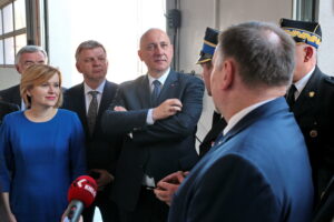 Minister Joachim Brudziński odwiedził remontowaną jednostkę Straży Pożarnej / Marzena Mąkosa / Radio Kielce