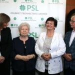 Konferencja PSL o "emeryturze bez podatku". Bogusława Wypych - radna Sejmiku Województwa Świętokrzyskiego, Marianna Szymkiewicz - przewodnicząca Okręgowej Sekcji Emerytów i Rencistów ZNP, Elżbieta Sputo - zastępca przewodniczącej Okręgowej Sekcji Emerytów i Rencistów ZNP, Józef Lasek - Stowarzyszenie Emerytów, Rencistów i Inwalidów "Senior" Małogoszcz / Marzena Mąkosa / Radio Kielce