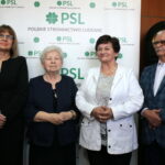 Konferencja PSL o "emeryturze bez podatku". Bogusława Wypych - radna Sejmiku Województwa Świętokrzyskiego, Marianna Szymkiewicz - przewodnicząca Okręgowej Sekcji Emerytów i Rencistów ZNP, Elżbieta Sputo - zastępca przewodniczącej Okręgowej Sekcji Emerytów i Rencistów ZNP, Józef Lasek - Stowarzyszenie Emerytów, Rencistów i Inwalidów "Senior" Małogoszcz / Marzena Mąkosa / Radio Kielce