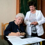 Konferencja PSL o "emeryturze bez podatku". Marianna Szymkiewicz - przewodnicząca Okręgowej Sekcji Emerytów i Rencistów ZNP i Elżbieta Sputo - zastępca przewodniczącej Okręgowej Sekcji Emerytów i Rencistów ZNP / Marzena Mąkosa / Radio Kielce