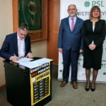 Konferencja PSL o "emeryturze bez podatku". Na zdjęciu: Adam Jarubas - prezes struktur PSL w województwie świętokrzyskim , Jerzy Pyrek - doradca ds. seniorów i Bogusława Wypych - radna Sejmiku Województwa Świętokrzyskiego / Marzena Mąkosa / Radio Kielce