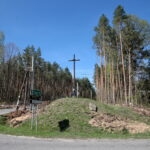 Droga w Cisowie. Kopiec upamiętniający odzyskanie niepodległości przez Polskę / Marzena Mąkosa / Radio Kielce