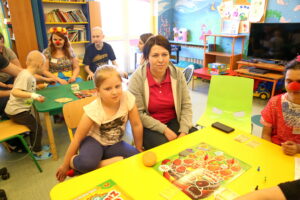 Turniej gier planszowych na dziecięcym oddziale hematologicznym w szpitalu wojewódzkim / Marzena Mąkosa / Radio Kielce