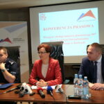 Nowe funkcje Centrum Powiadamiania Ratunkowego w Kielcach - przejęcie obsługi numeru alarmowego 997 przez Centrum Powiadamiania Ratunkowego. Insp. Dariusz Augustyniak - komendant wojewódzki policji w Kielcach, Agata Wojtyszek - wojewoda świętokrzyski, Michał Warszawski - dyrektor Wydziału Bezpieczeństwa i Zarządzania Kryzysowego ŚUW w Kielcach / Marzena Mąkosa / Radio Kielce