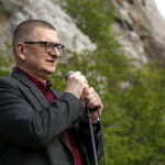 Odsłonięcie "Ławeczek Jerzego Kapuścińskiego" na kieleckiej Kadzielni / Marzena Mąkosa / Radio Kielce