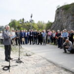 Odsłonięcie "Ławeczek Jerzego Kapuścińskiego" na kieleckiej Kadzielni. Jerzy Mielnik - Wielki Patron Loży Jerzych  / Marzena Mąkosa / Radio Kielce