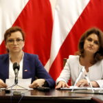 Konferencja dotycząca elektronicznych zwolnień lekarskich. Na zdjęciu: Agata Wojtyszek - wojewoda świętokrzyski i Małgorzata Kiebzak - dyrektor świętokrzyskiego oddziału Narodowego Funduszu Zdrowia w Kielcach / Marzena Mąkosa / Radio Kielce