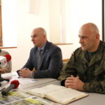 Konferencja prasowa w OMPiO dotycząca najbliższych wydarzeń patriotycznych. Jolanta Białek - kierownik działu edukacji w OMPiO, Rafał Nowak - Dyrektor Wzgórza Zamkowego i płk Piotr Gadomski / Marzena Mąkosa / Radio Kielce