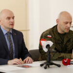 Konferencja prasowa w OMPiO dotycząca najbliższych wydarzeń patriotycznych. Rafał Nowak - Dyrektor Wzgórza Zamkowego i płk Piotr Gadomski / Marzena Mąkosa / Radio Kielce