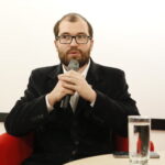 Spotkanie posła Tomasza Rzymkowskiego i mecenasa Adama Zielińskiego z mieszkańcami Kielc w OMPiO. Mecenas Adam Zieliński - członek komisji ds. reprywatyzacji / Marzena Mąkosa / Radio Kielce