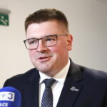 Spotkanie posła Tomasza Rzymkowskiego i mecenasa Adama Zielińskiego z mieszkańcami Kielc w OMPiO. Na zdjęciu: poseł Tomasz Rzymkowski - wiceprzewodniczący komisji śledczej ds. Amber Gold / Marzena Mąkosa / Radio Kielce