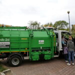 Prezentacja nowych pojazdów ENERIS przy Szkole Podstawowej nr 27 / Marzena Mąkosa / Radio Kielce