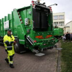 Prezentacja nowych pojazdów ENERIS przy Szkole Podstawowej nr 27 / Marzena Mąkosa / Radio Kielce