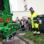 Prezentacja nowych pojazdów ENERIS przy Szkole Podstawowej nr 27 / Marzena Mąkosa / Radio Kielce