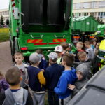 Prezentacja nowych pojazdów ENERIS przy Szkole Podstawowej nr 27 / Marzena Mąkosa / Radio Kielce