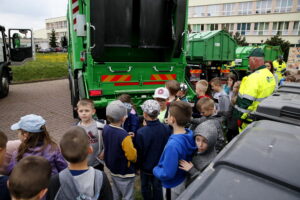 Prezentacja nowych pojazdów ENERIS przy Szkole Podstawowej nr 27 / Marzena Mąkosa / Radio Kielce