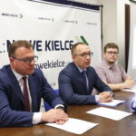 Konferencja Platformy Obywatelskiej. Na zdjęciu: Radosław Witkowski - prezydent Radomia, Artur Gierada - poseł PO, Kamil Piwowarski - Kielecka Masa Krytyczna / Marzena Mąkosa / Radio Kielce