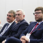 Konferencja „Kielce atrakcyjne dla biznesu” w Targach Kielce. Na zdjęciu: Wojciech Lubawski - prezydent Miasta Kielc i Andrzej Bętkowski - wicewojewoda świętokrzyski / Marzena Mąkosa / Radio Kielce