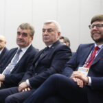 Konferencja „Kielce atrakcyjne dla biznesu” w Targach Kielce. Na zdjęciu: Wojciech Lubawski - prezydent Miasta Kielc i Andrzej Bętkowski - wicewojewoda świętokrzyski / Marzena Mąkosa / Radio Kielce
