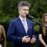 Uroczystości przy pomniku rozstrzelanych patriotów na ul. Karczówkowskiej. Na zdjęciu: Krzysztof Słoń - senator RP / Marzena Mąkosa / Radio Kielce
