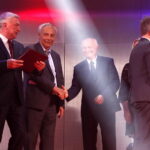 Nagroda Laur Świętokrzyski 2017. Wręczanie nominacji z kategorii: Gmina Innowacyjna dla Gminy Morawica. Nominację wręcza Andrzej Bętkowski - wicewojewoda świętokrzyski oraz Wiesław Trąmpczyński - rektor PŚK. Nominację odbiera Marian Buras - Burmistrz Gminy Morawica / Marzena Mąkosa / Radio Kielce