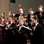 Dzieło chóralne "CAŁONOCNE CZUWANIE" - Chór Akademicki Uniwersytetu Warszawskiego pod dyrekcją Ireny Bogdanovich w kościele pw. Św. Jadwigi w Kielcach / Marzena Mąkosa / Radio Kielce