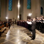 Dzieło chóralne "CAŁONOCNE CZUWANIE" - Chór Akademicki Uniwersytetu Warszawskiego pod dyrekcją Ireny Bogdanovich w kościele pw. Św. Jadwigi w Kielcach / Marzena Mąkosa / Radio Kielce