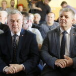 Wiceminister spraw wewnętrznych i administracji z wizytą w regionie. Na zdjęciu: Andrzej Bętkowski - wicewojewoda świętokrzyski i Bogdan Latosiński - poseł PiS / Marzena Mąkosa / Radio Kielce