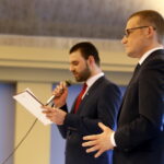 Wiceminister spraw wewnętrznych i administracji z wizytą w Łopusznie. Paweł Szefernaker - wiceminister w MSWiA, Pełnomocnik Rządu ds. Współpracy z Samorządem Terytorialnym  / Marzena Mąkosa / Radio Kielce