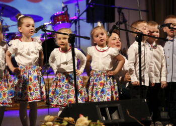 Koncert finałowy VII Ogólnopolskiego Konkursu Piosenki Żołnierskiej i Patriotycznej / Marzena Mąkosa / Radio Kielce