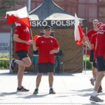 Biegi żołnierzy z flagami. Mjr Andrzej Szostak / Marzena Mąkosa / Radio Kielce