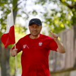 Biegi żołnierzy z flagami. Mjr Andrzrej Szostak / Marzena Mąkosa / Radio Kielce