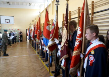 VII Międzyszkolny Turniej Pocztów Sztandarowych / Marcin Różyc / Radio Kielce